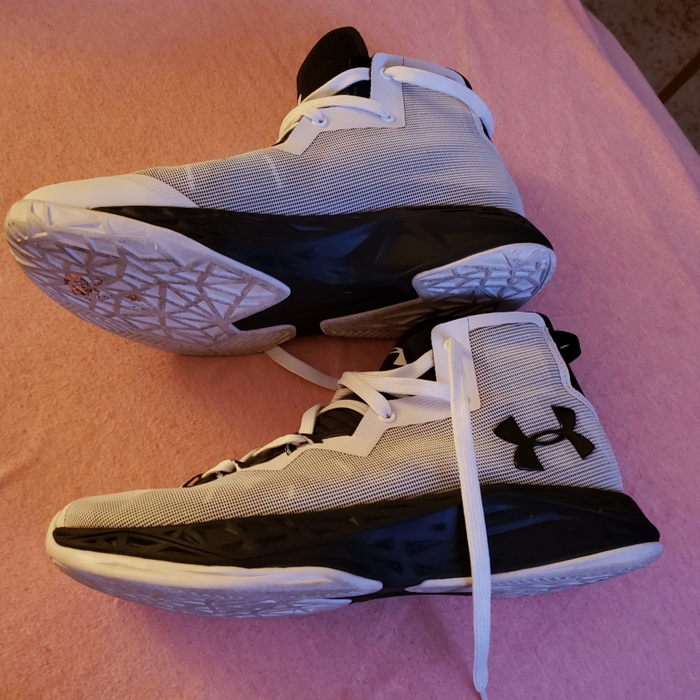 Basketball Shoes - Picture 2 of 3